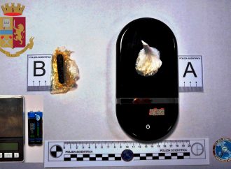 Spaccio di droga, la polizia blocca uno straniero con la cocaina