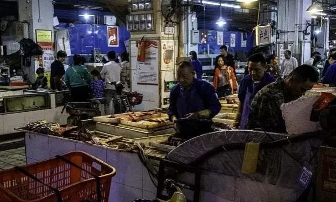 Origine del Covid: il primo caso era un venditore al mercato di Wuhan