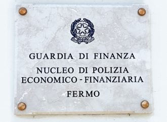 Guardia di Finanza di Fermo: contraffazione marchi, sequestrati 6.576 tra calzature, fibbie ed accessori di moda italiana