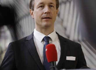 Terremoto politico in Austria: pure il ministro finanze Bluemel getta la spugna